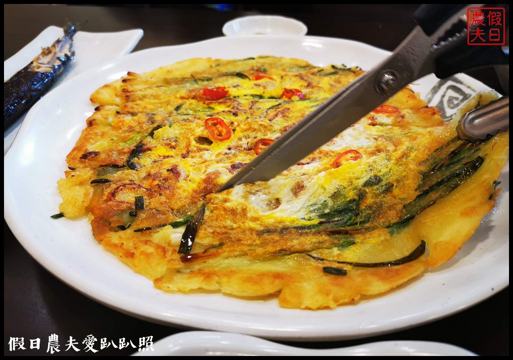 釜山美食|梵魚寺站青松石磨嫩豆腐鍋．小菜竟然有一整條魚