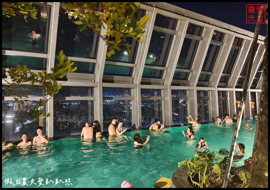 新北耶誕城住宿推薦|網美游泳池超好拍．還可以邊游邊看夜景|板橋凱撒大飯店